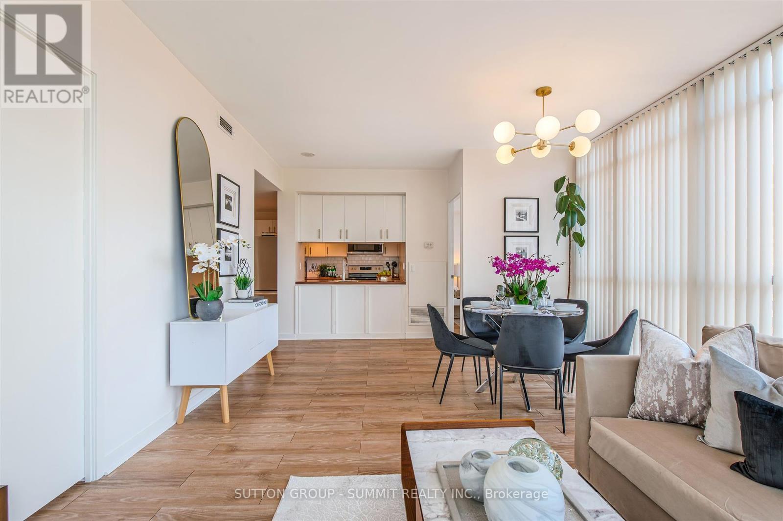 801 - 281 Mutual Street, Toronto, ON - Indoor Photo Showing Living Room