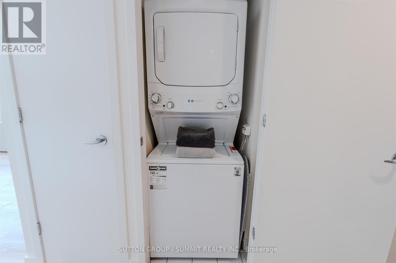 801 - 281 Mutual Street, Toronto, ON - Indoor Photo Showing Laundry Room