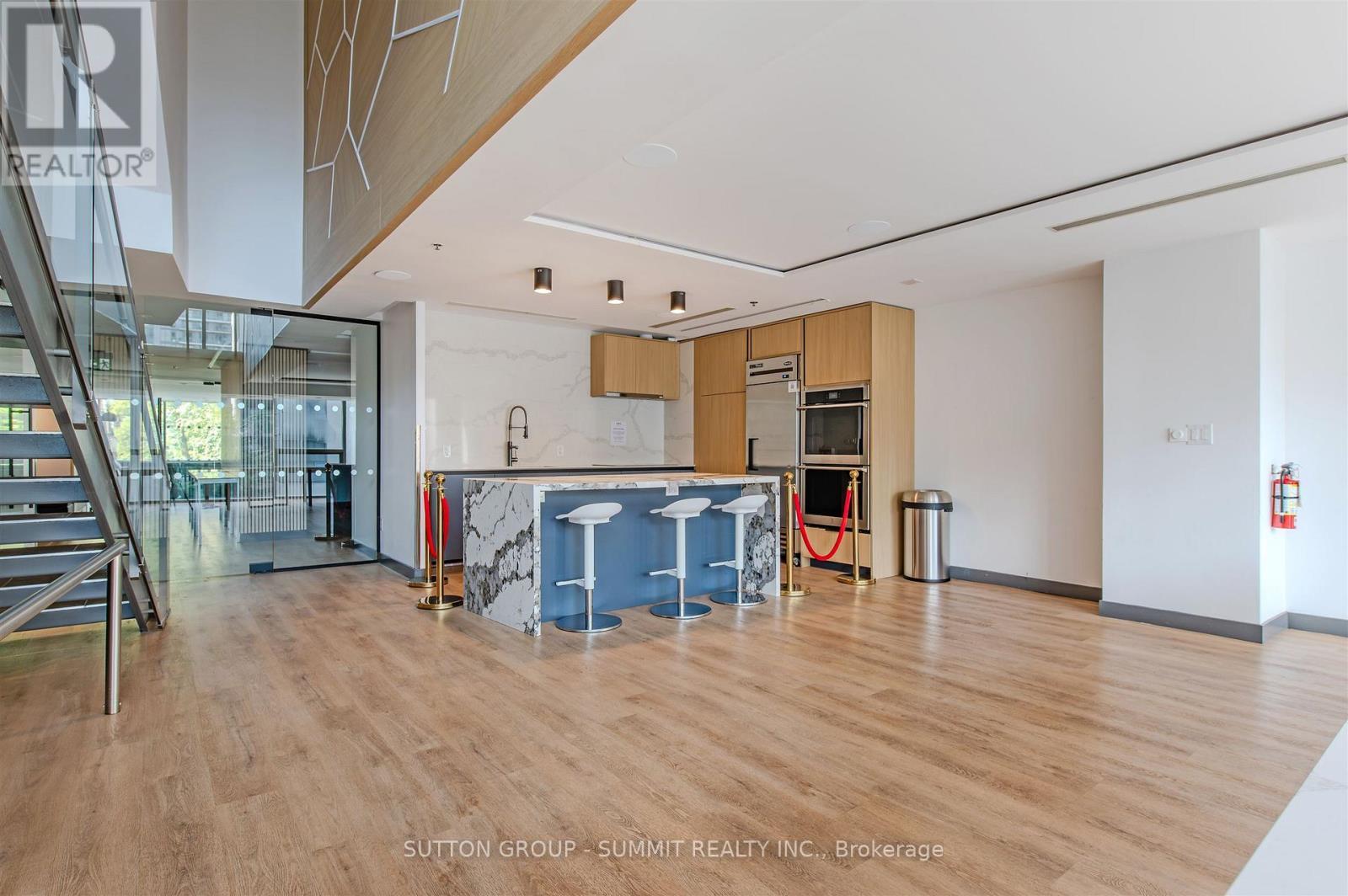 801 - 281 Mutual Street, Toronto, ON - Indoor Photo Showing Kitchen