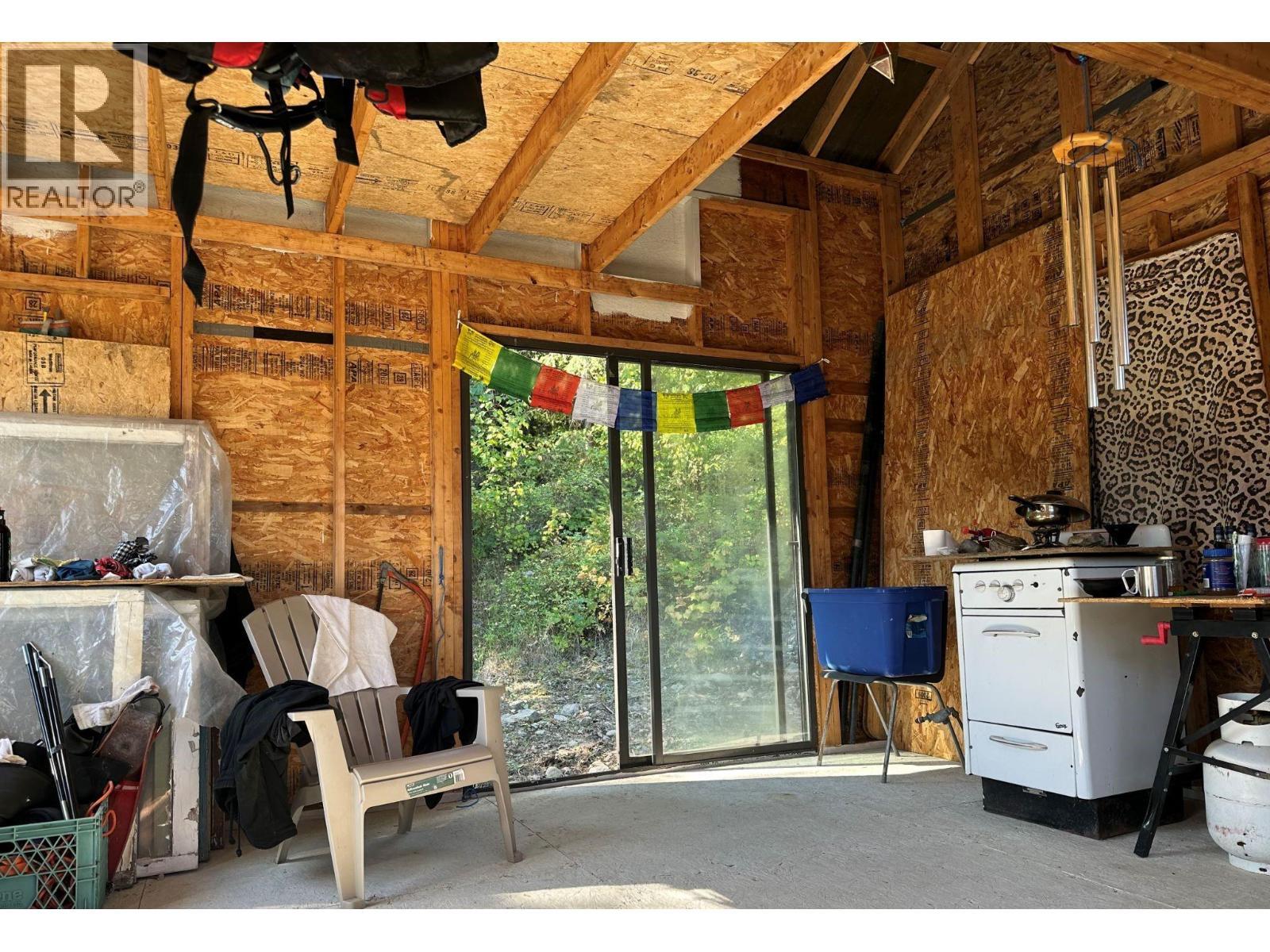 200 Lower Arrow Lake, Castlegar, BC