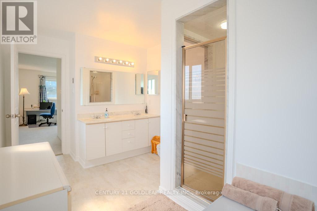 612 Chenier Way, Ottawa, ON - Indoor Photo Showing Bathroom