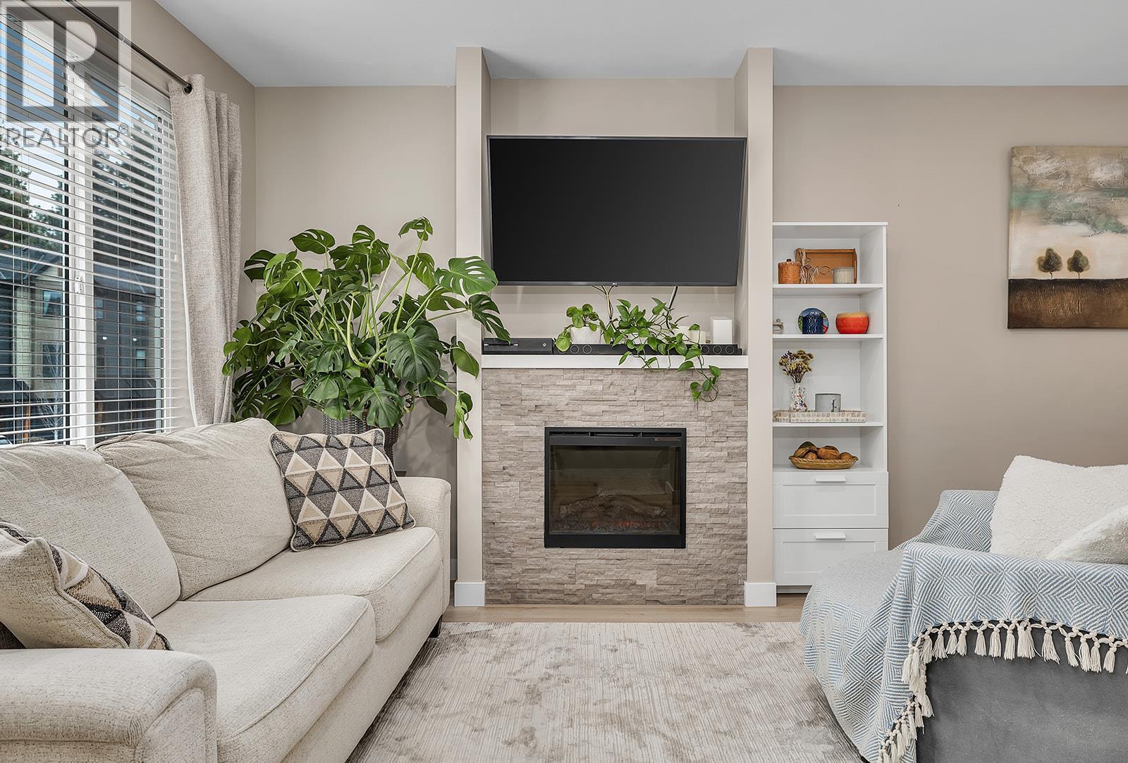 2490 Tuscany Drive Unit# 24, West Kelowna, BC - Indoor Photo Showing Living Room With Fireplace