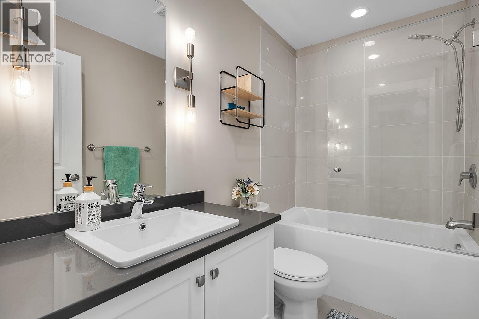 Upstairs 2nd bathroom - 2490 Tuscany Drive Unit# 24, West Kelowna, BC - Indoor Photo Showing Bathroom