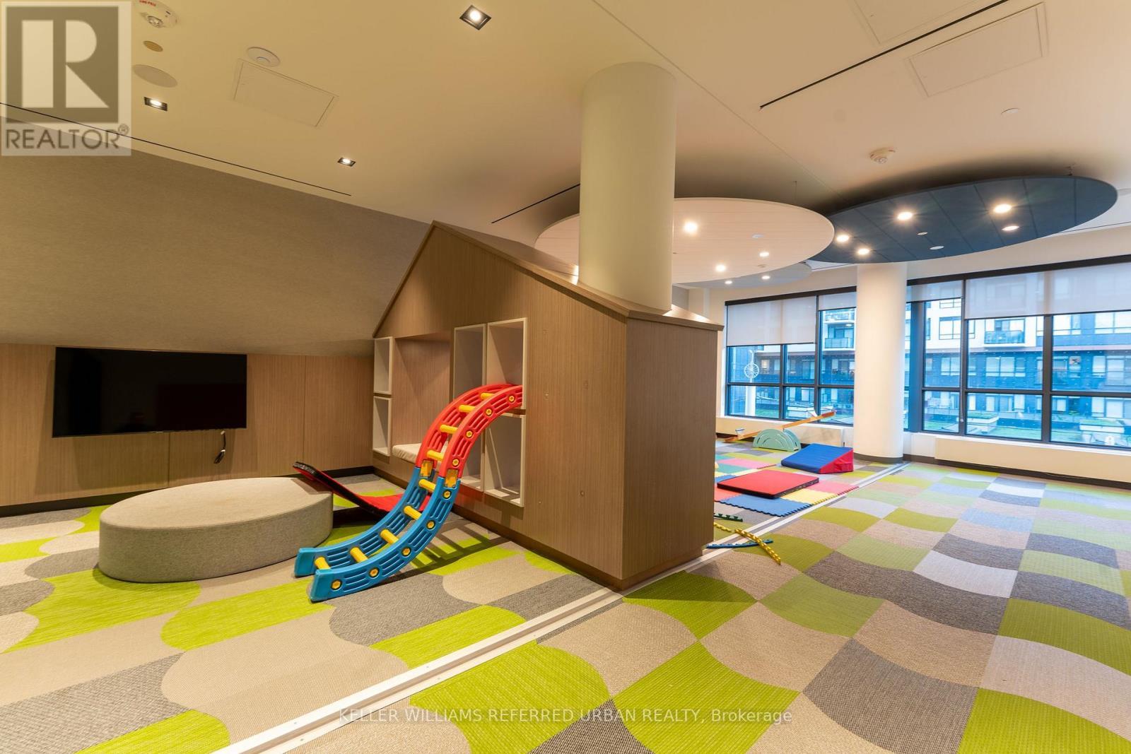 611 - 225 Sumach Street, Toronto, ON - Indoor Photo Showing Other Room