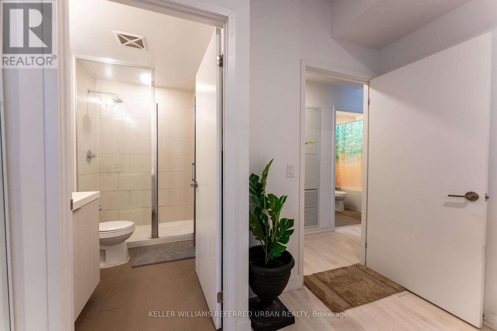611 - 225 Sumach Street, Toronto, ON - Indoor Photo Showing Bathroom