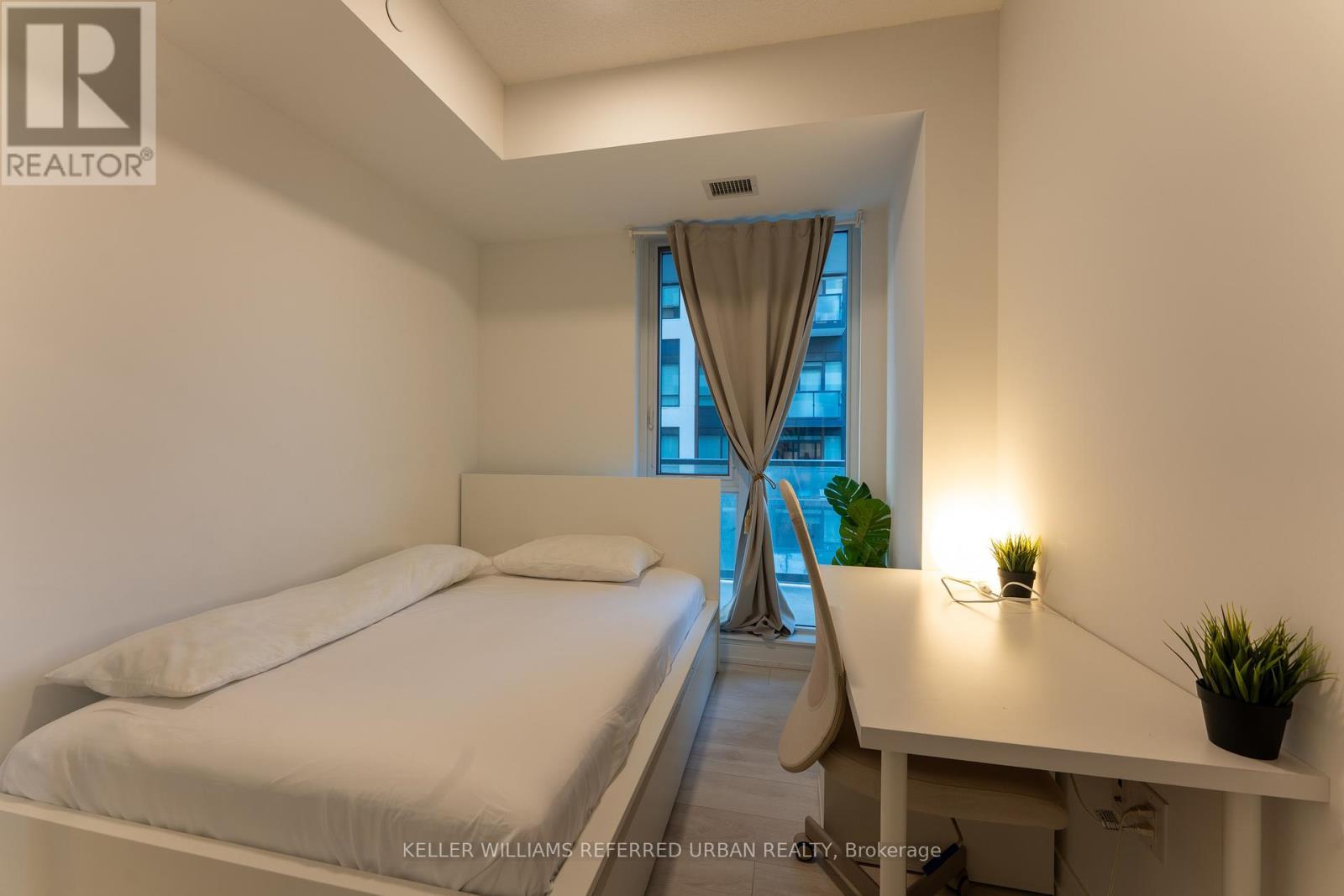 611 - 225 Sumach Street, Toronto, ON - Indoor Photo Showing Bedroom