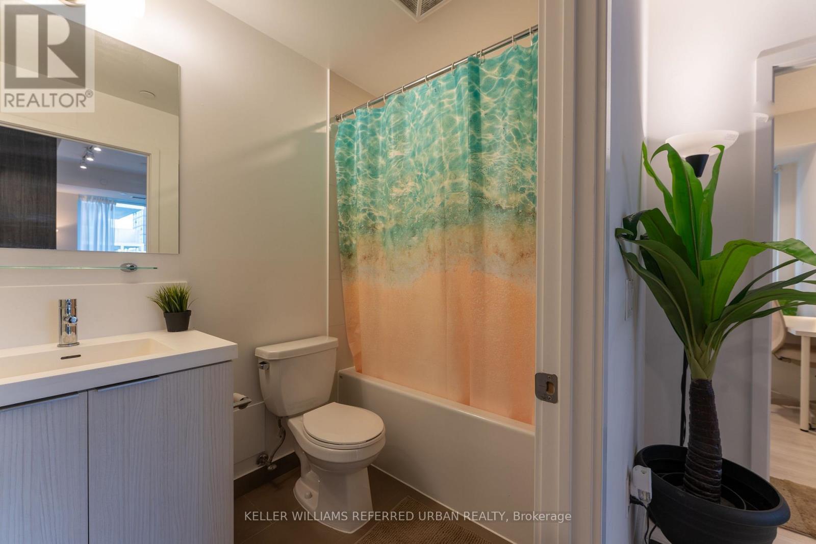 611 - 225 Sumach Street, Toronto, ON - Indoor Photo Showing Bathroom