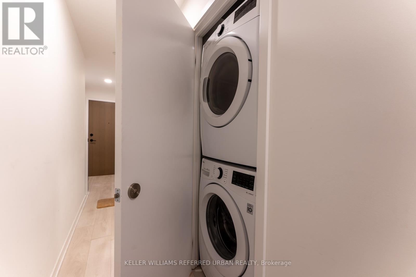 611 - 225 Sumach Street, Toronto, ON - Indoor Photo Showing Laundry Room