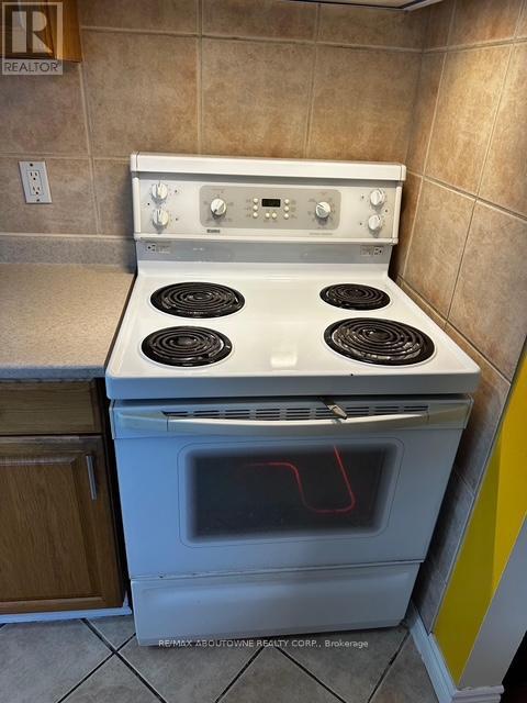 597 Upper Paradise Road, Hamilton, ON - Indoor Photo Showing Kitchen