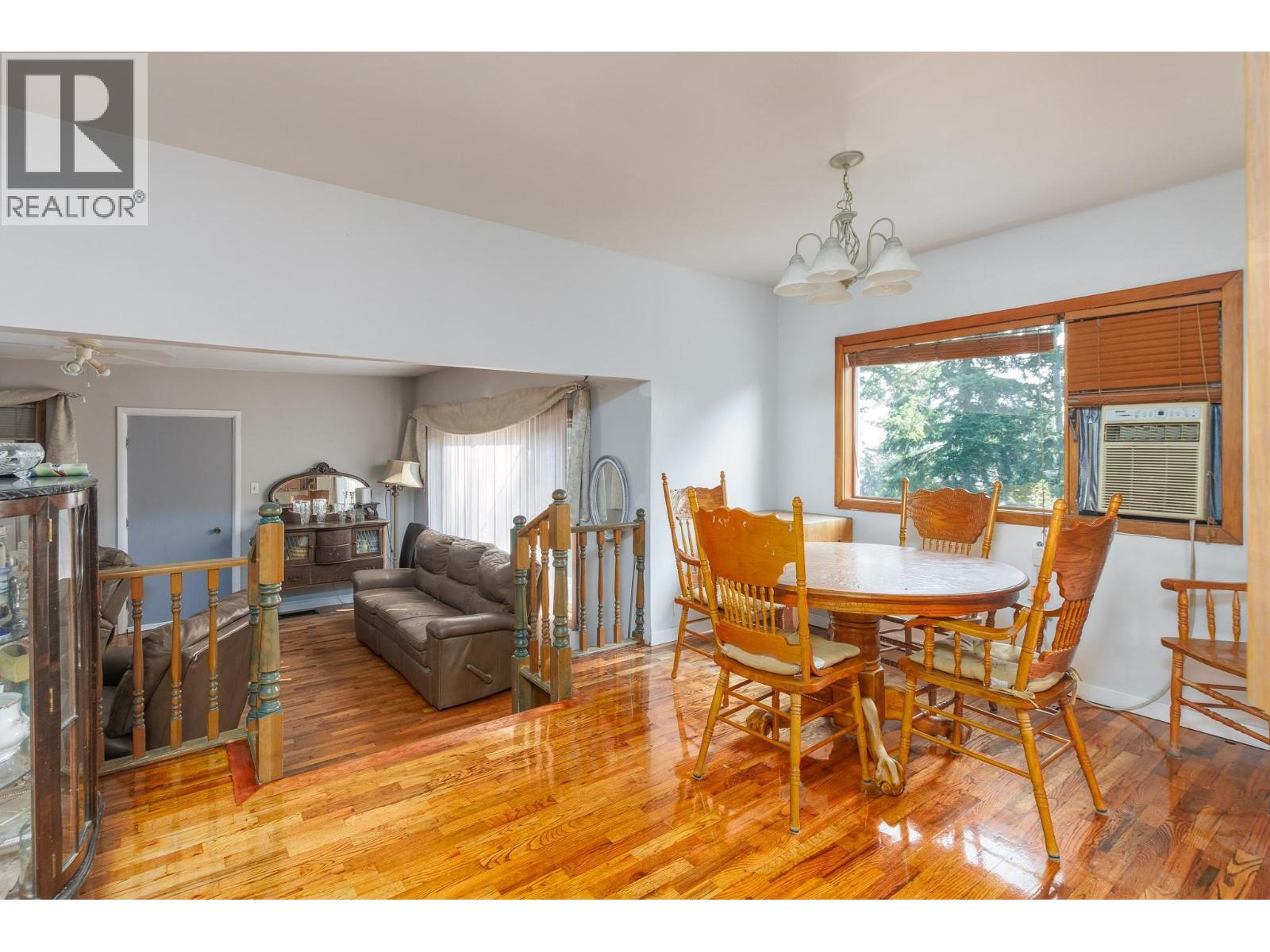 3591 65 Avenue Nw, Salmon Arm, BC - Indoor Photo Showing Dining Room