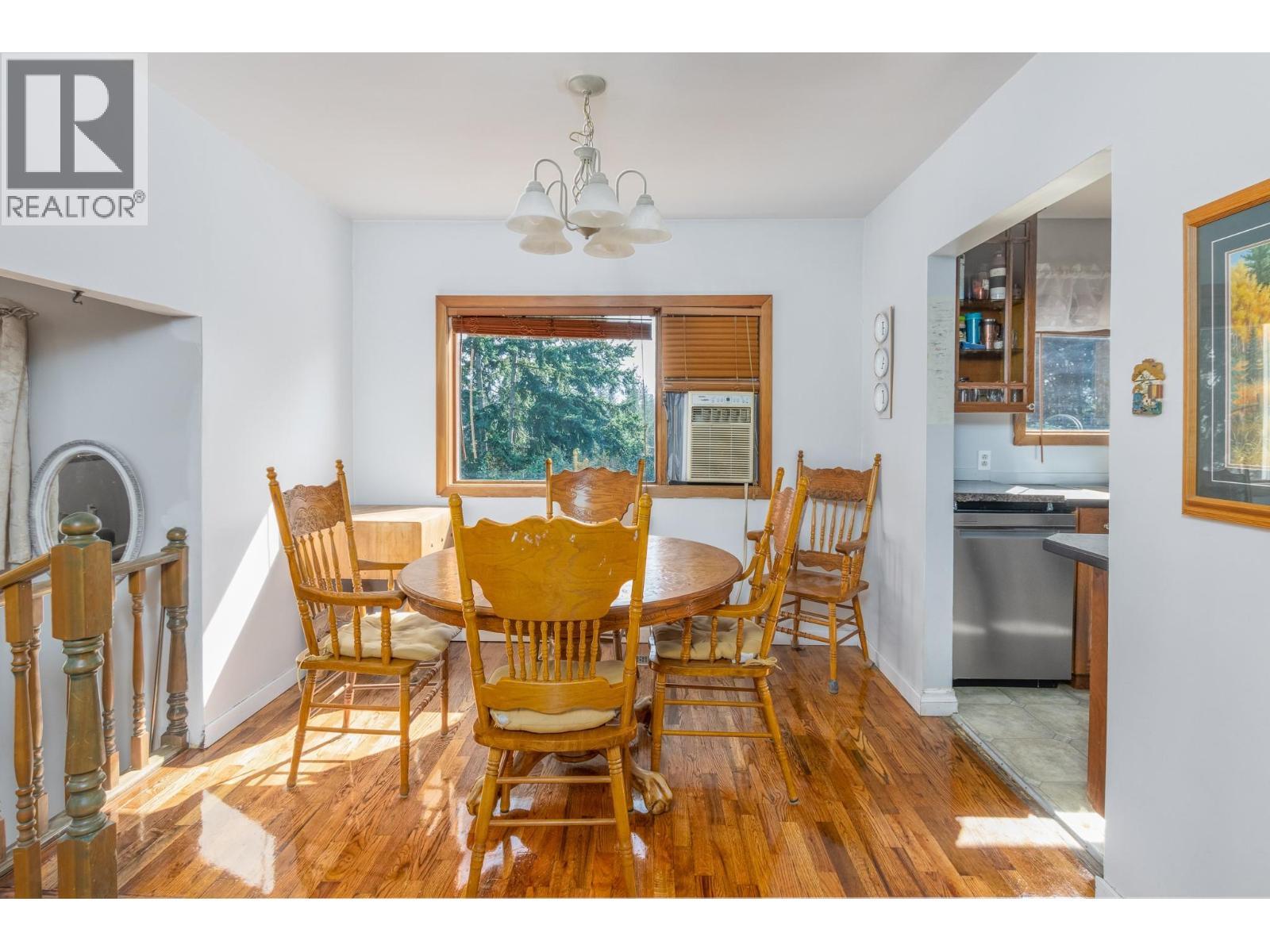 3591 65 Avenue Nw, Salmon Arm, BC - Indoor Photo Showing Dining Room