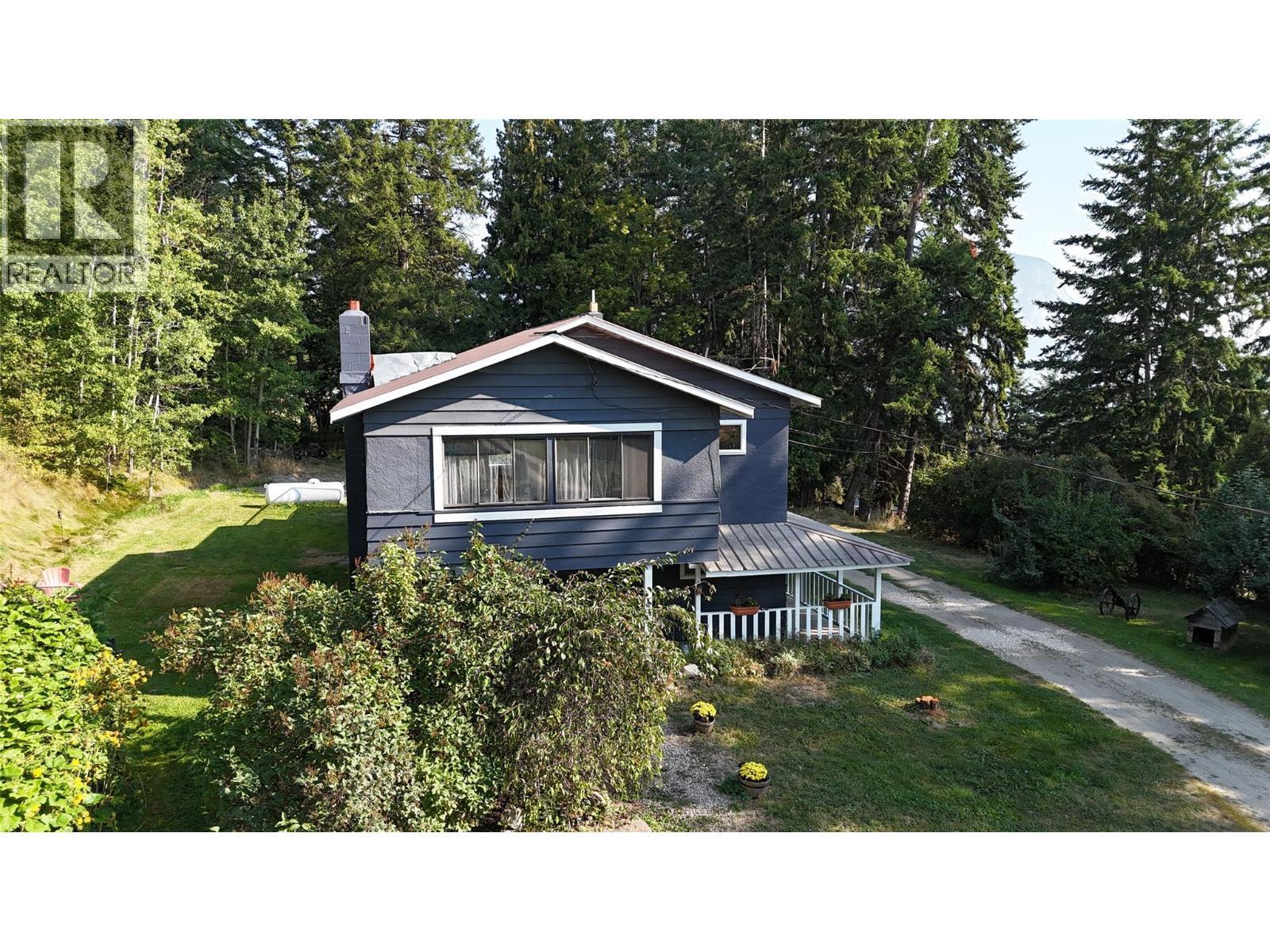 3591 65 Avenue Nw, Salmon Arm, BC - Outdoor