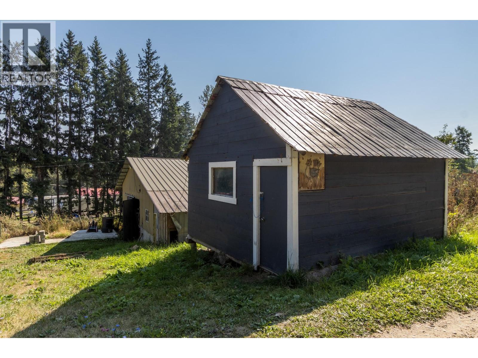 3591 65 Avenue Nw, Salmon Arm, BC - Outdoor