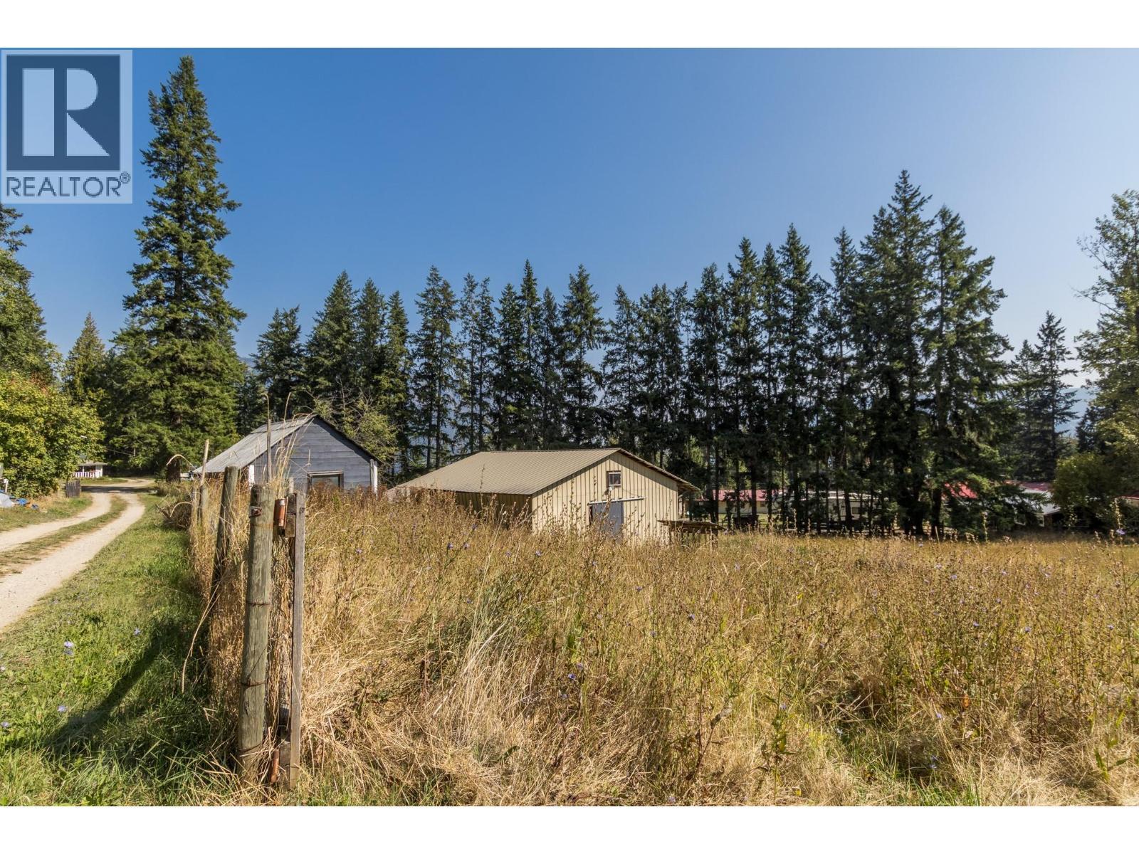 3591 65 Avenue Nw, Salmon Arm, BC - Outdoor