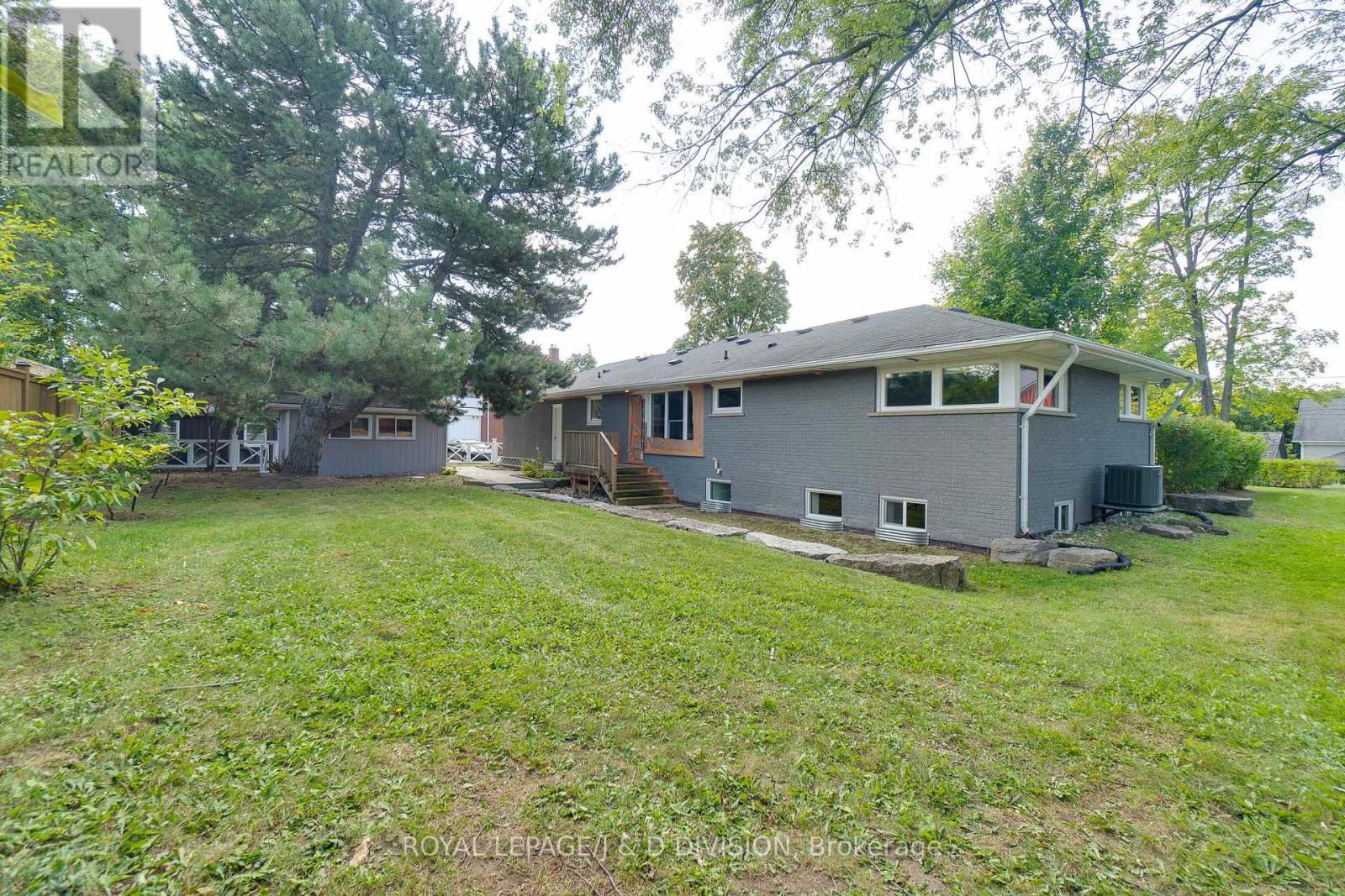 7079 Second Line W, Mississauga, ON - Outdoor With Backyard With Exterior