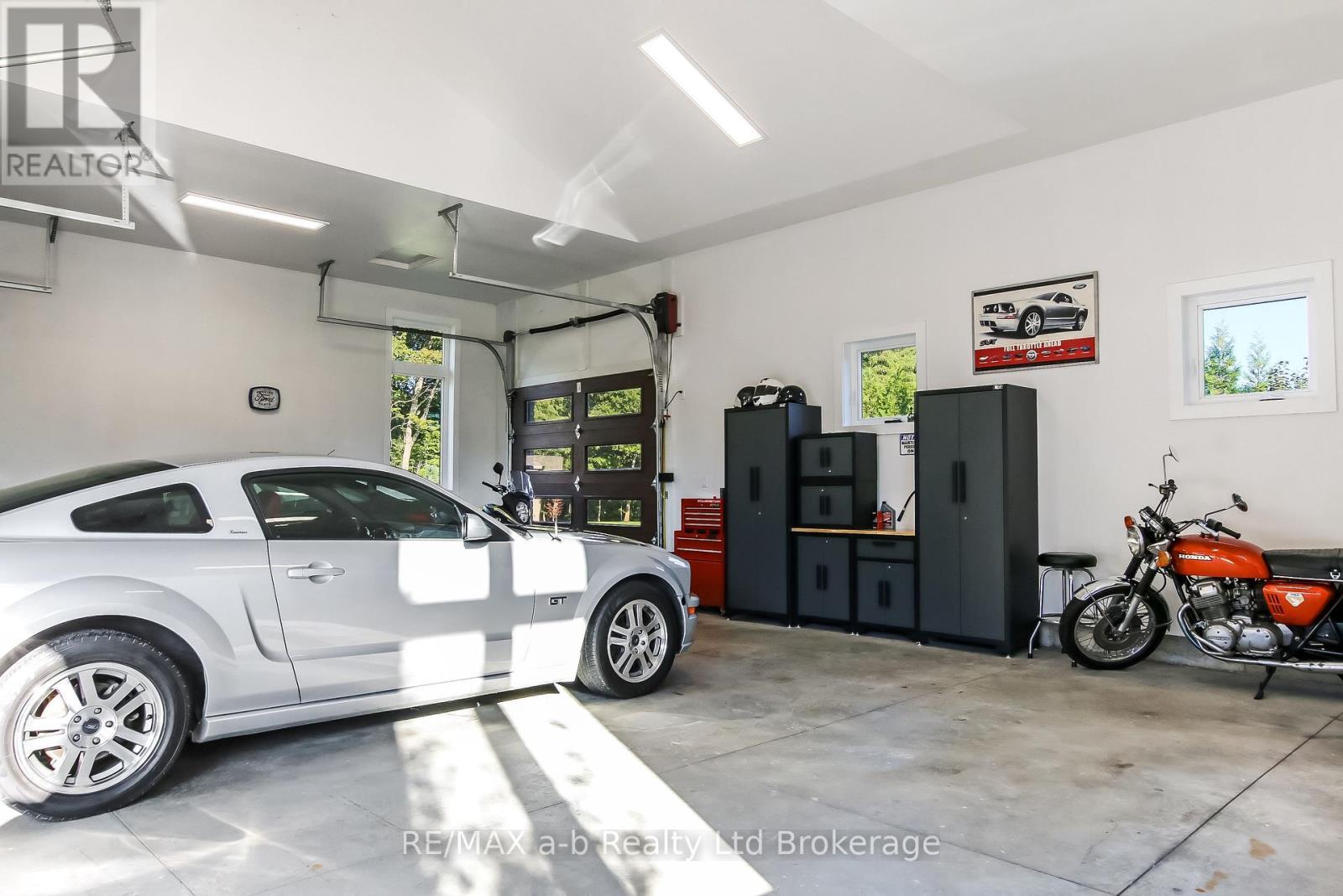 48 Otterview Drive, Norwich (Otterville), ON - Indoor Photo Showing Garage