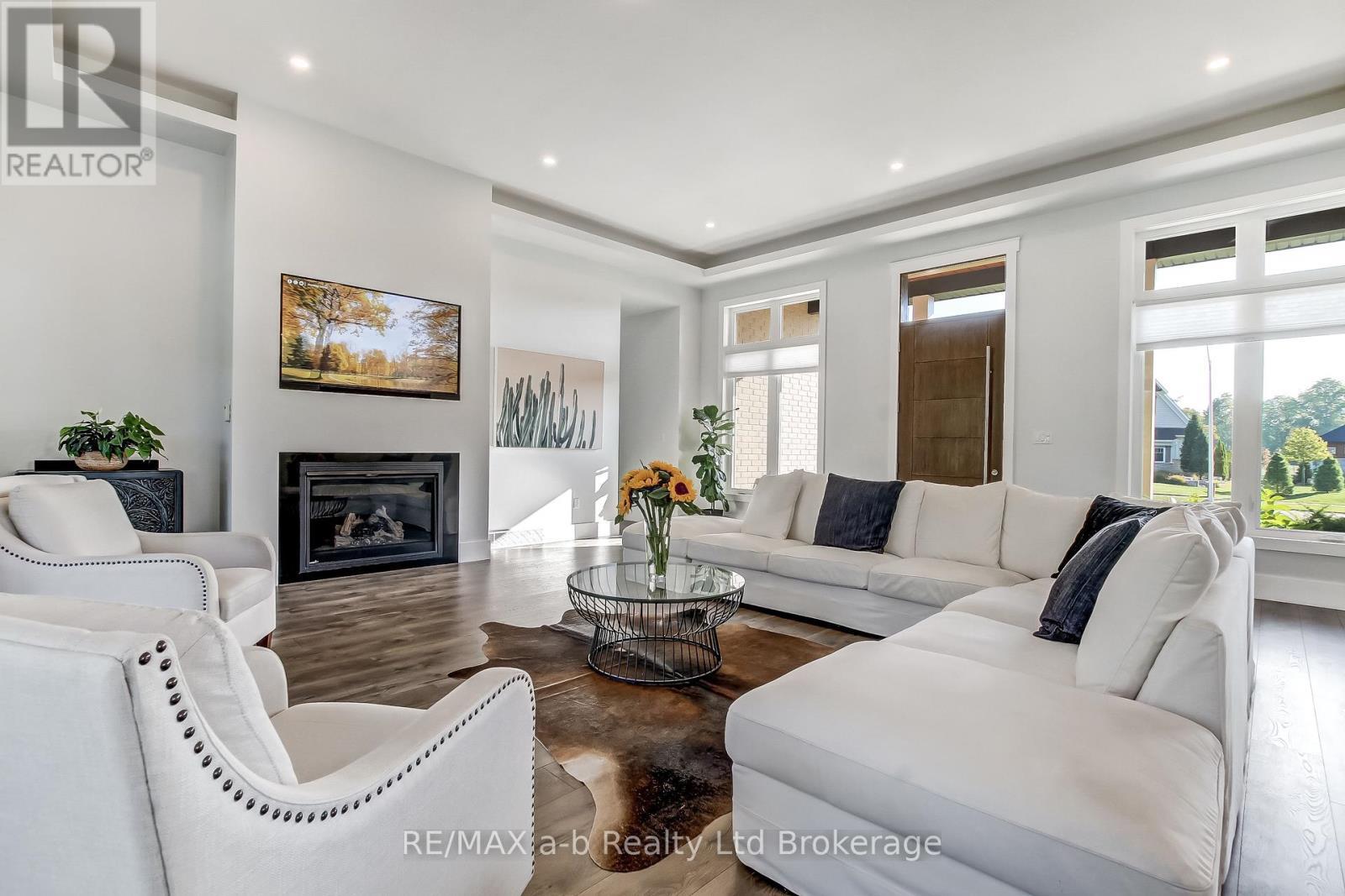 48 Otterview Drive, Norwich (Otterville), ON - Indoor Photo Showing Living Room With Fireplace