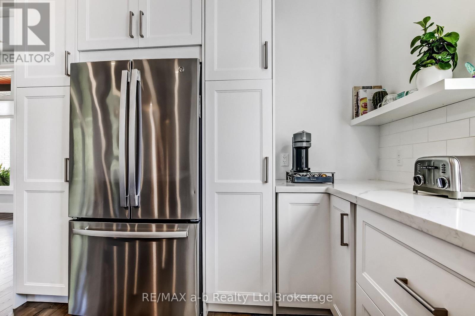48 Otterview Drive, Norwich (Otterville), ON - Indoor Photo Showing Kitchen