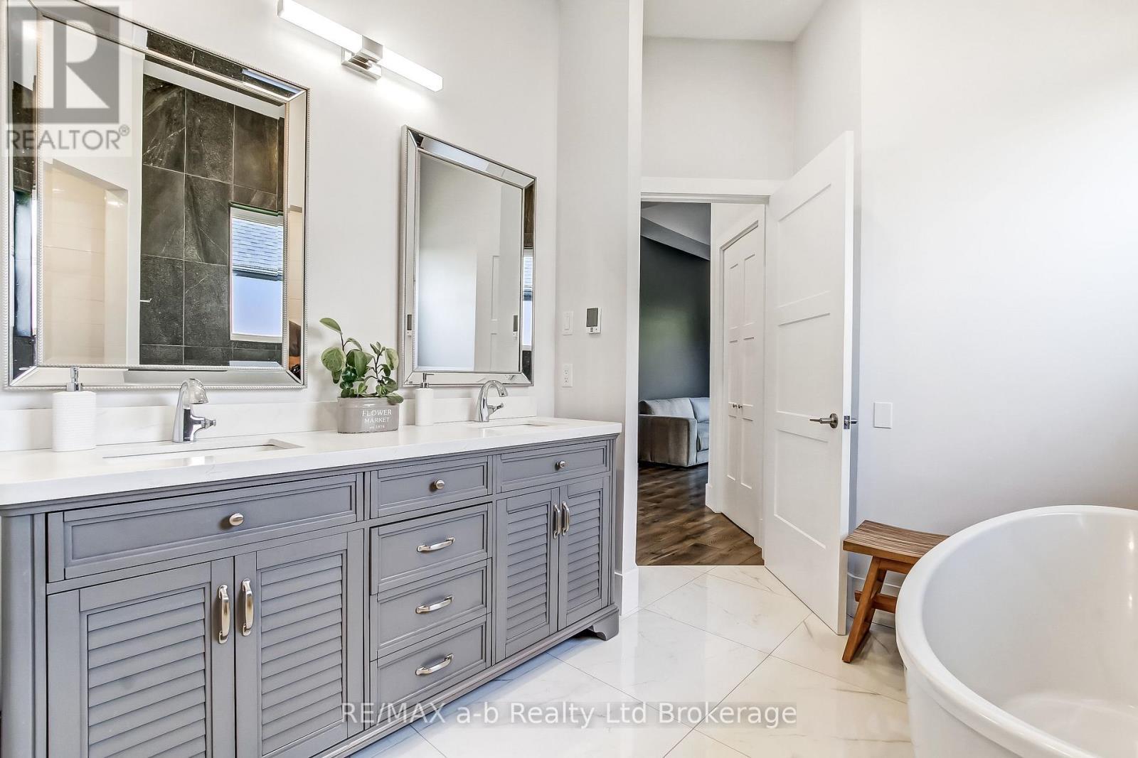 48 Otterview Drive, Norwich (Otterville), ON - Indoor Photo Showing Bathroom