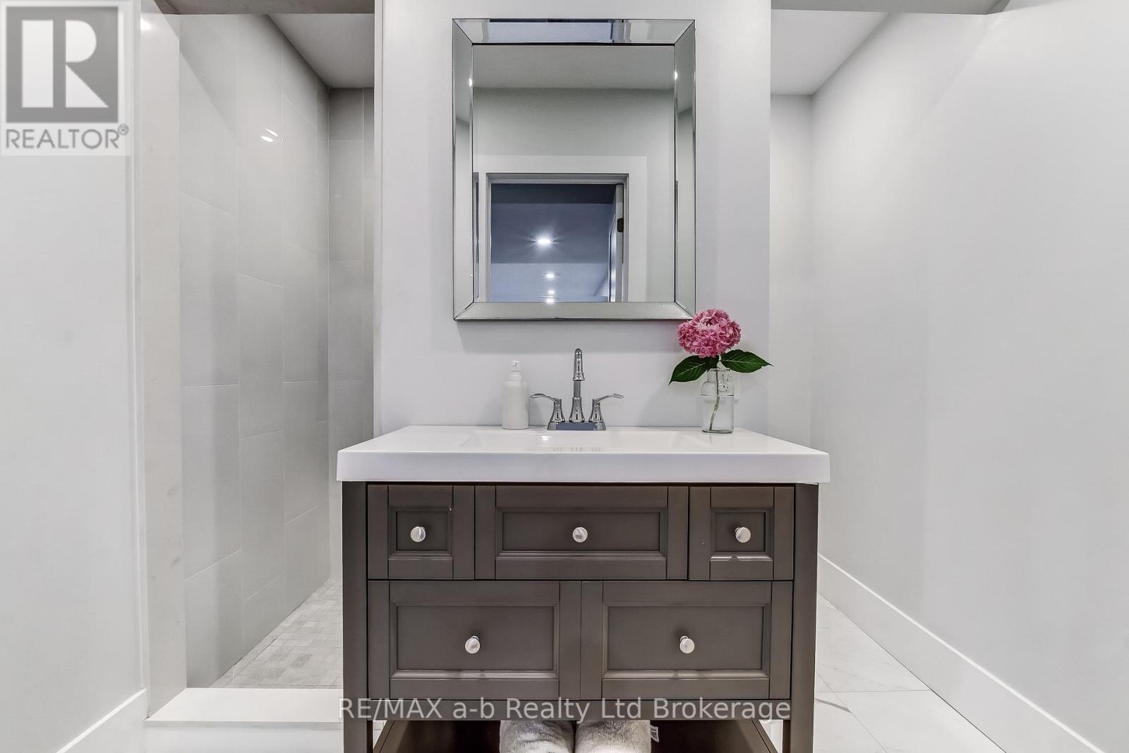 48 Otterview Drive, Norwich (Otterville), ON - Indoor Photo Showing Bathroom