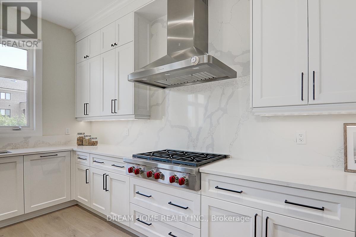 459 Via Romano Boulevard, Vaughan, ON - Indoor Photo Showing Kitchen With Upgraded Kitchen