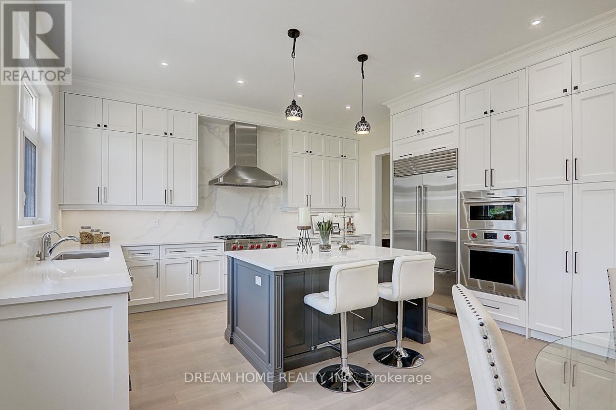 459 Via Romano Boulevard, Vaughan, ON - Indoor Photo Showing Kitchen With Upgraded Kitchen