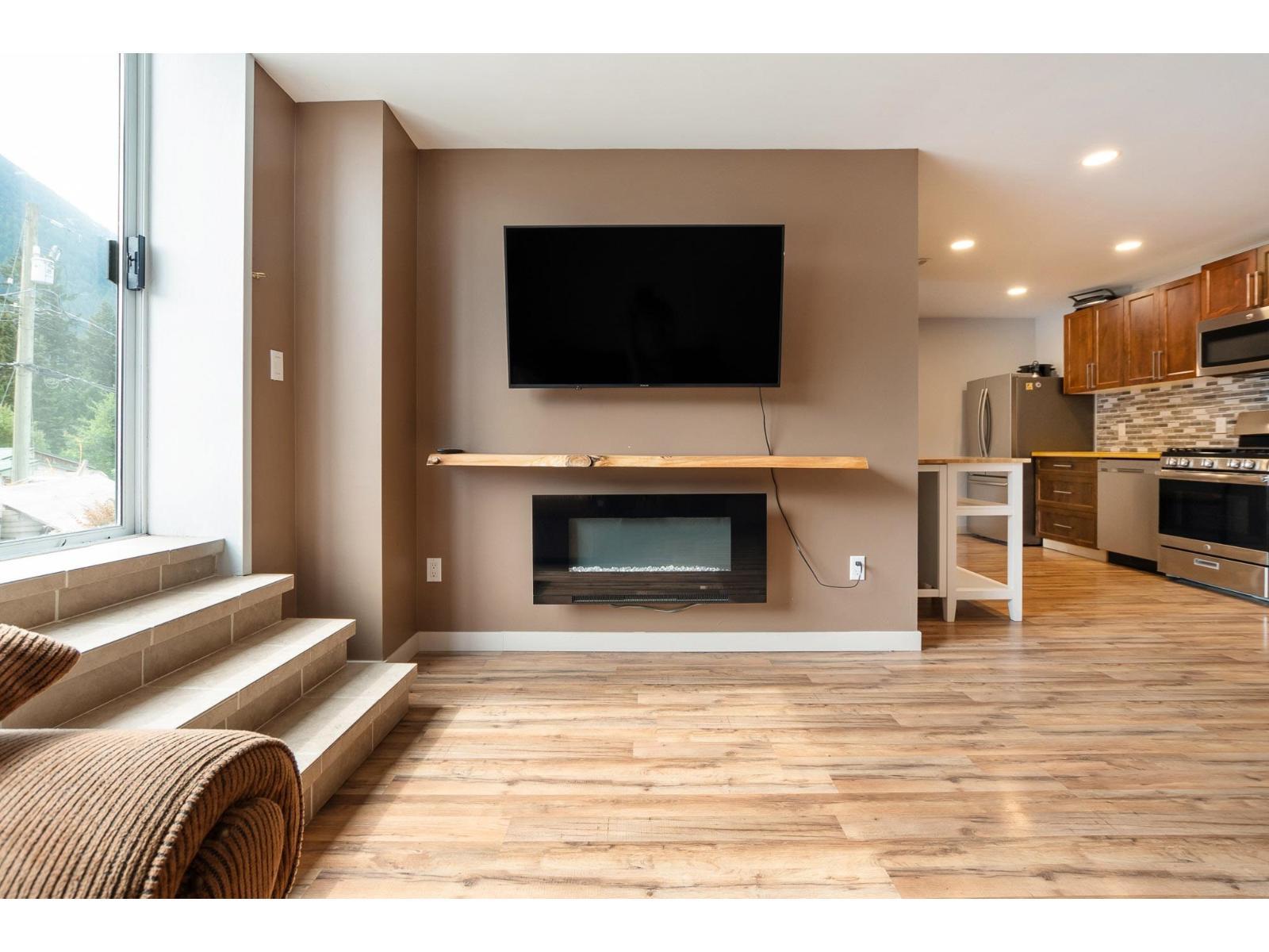 584 Wallace Street|Hope, Hope, BC