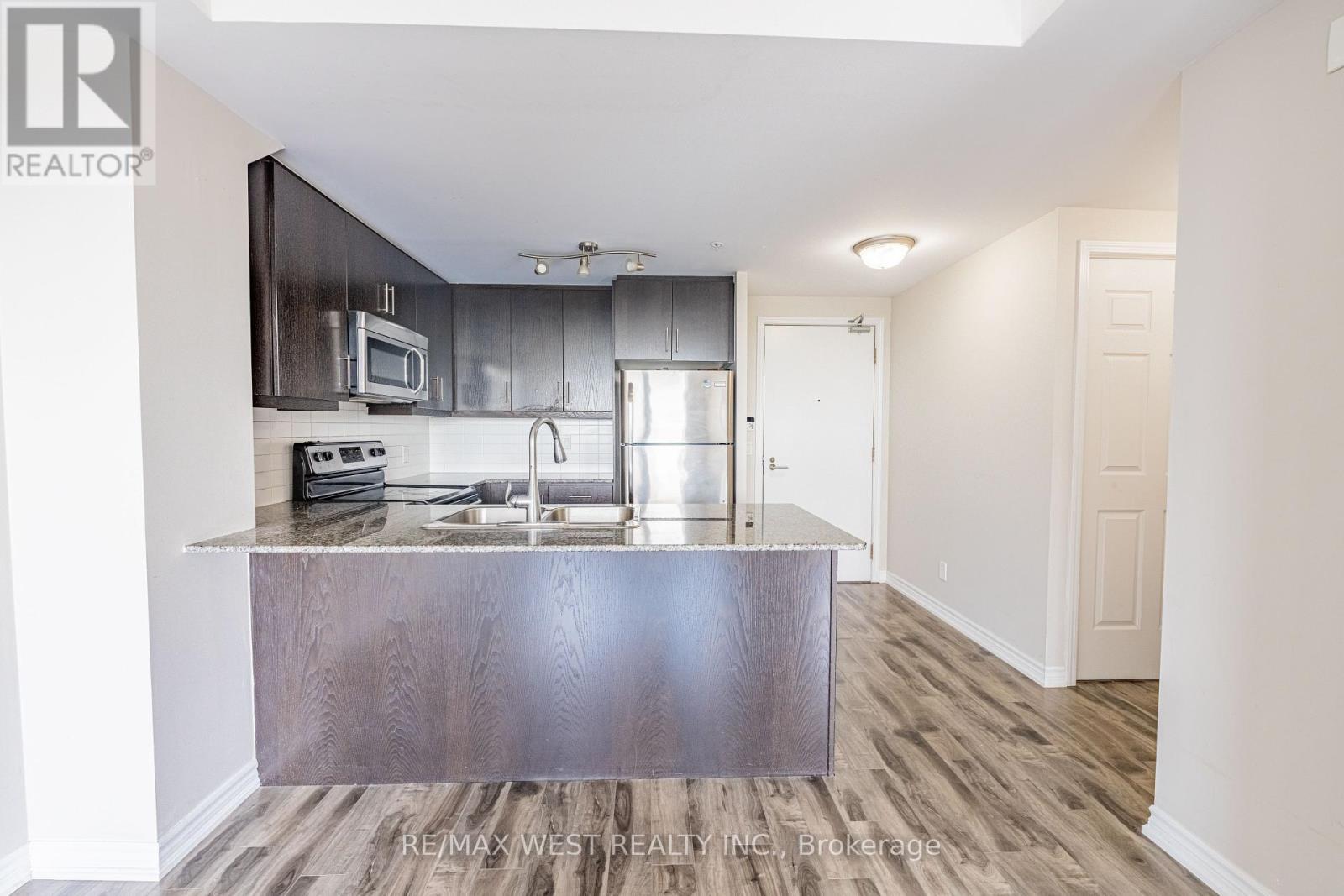 627 - 15 James Finlay Way, Toronto, ON - Indoor Photo Showing Kitchen