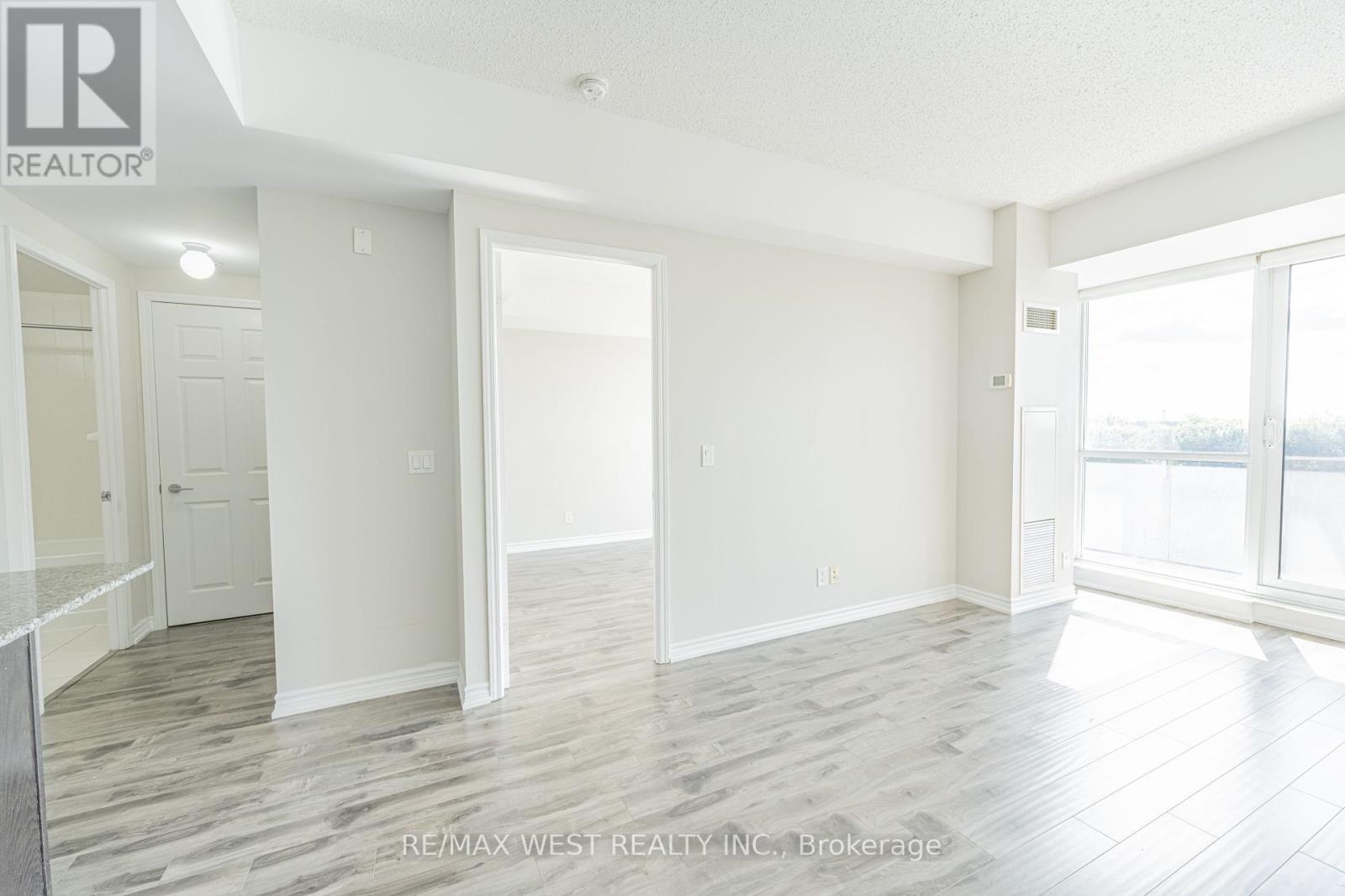 627 - 15 James Finlay Way, Toronto, ON - Indoor Photo Showing Other Room