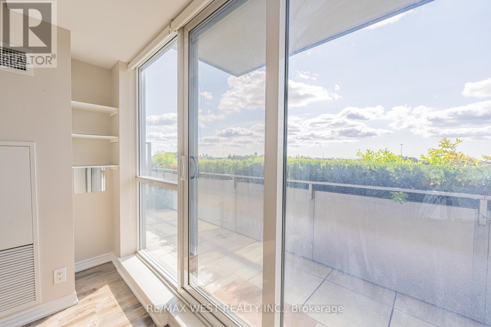 627 - 15 James Finlay Way, Toronto, ON - Indoor Photo Showing Other Room