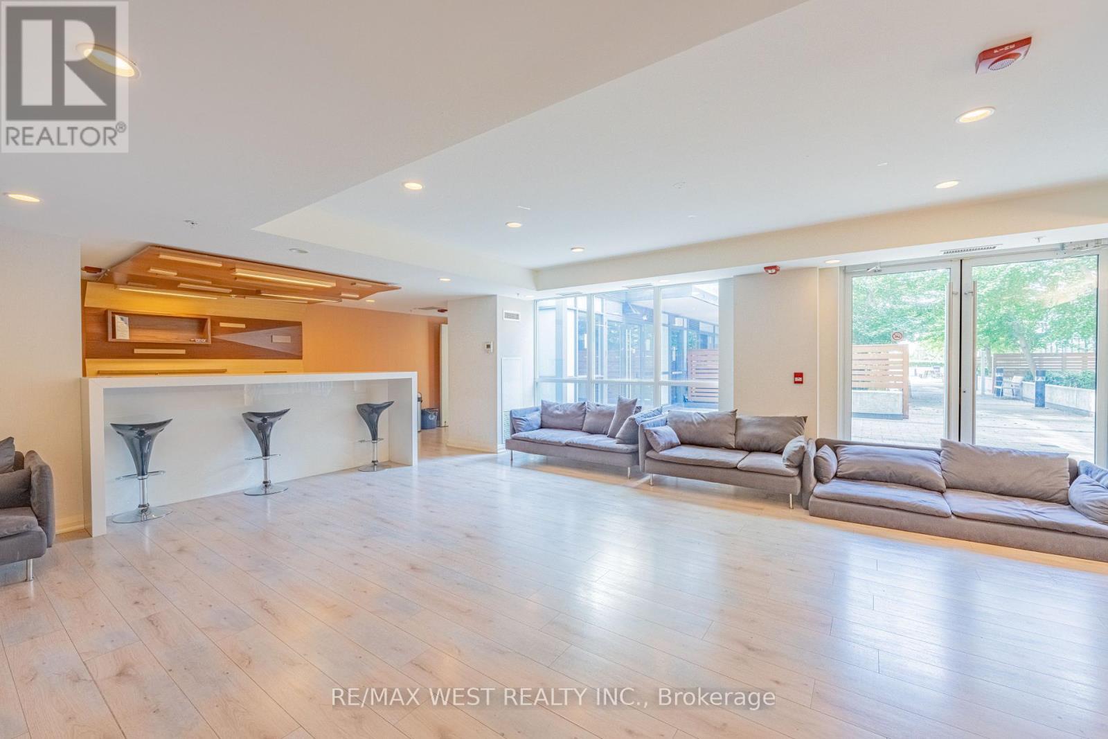 627 - 15 James Finlay Way, Toronto, ON - Indoor Photo Showing Other Room