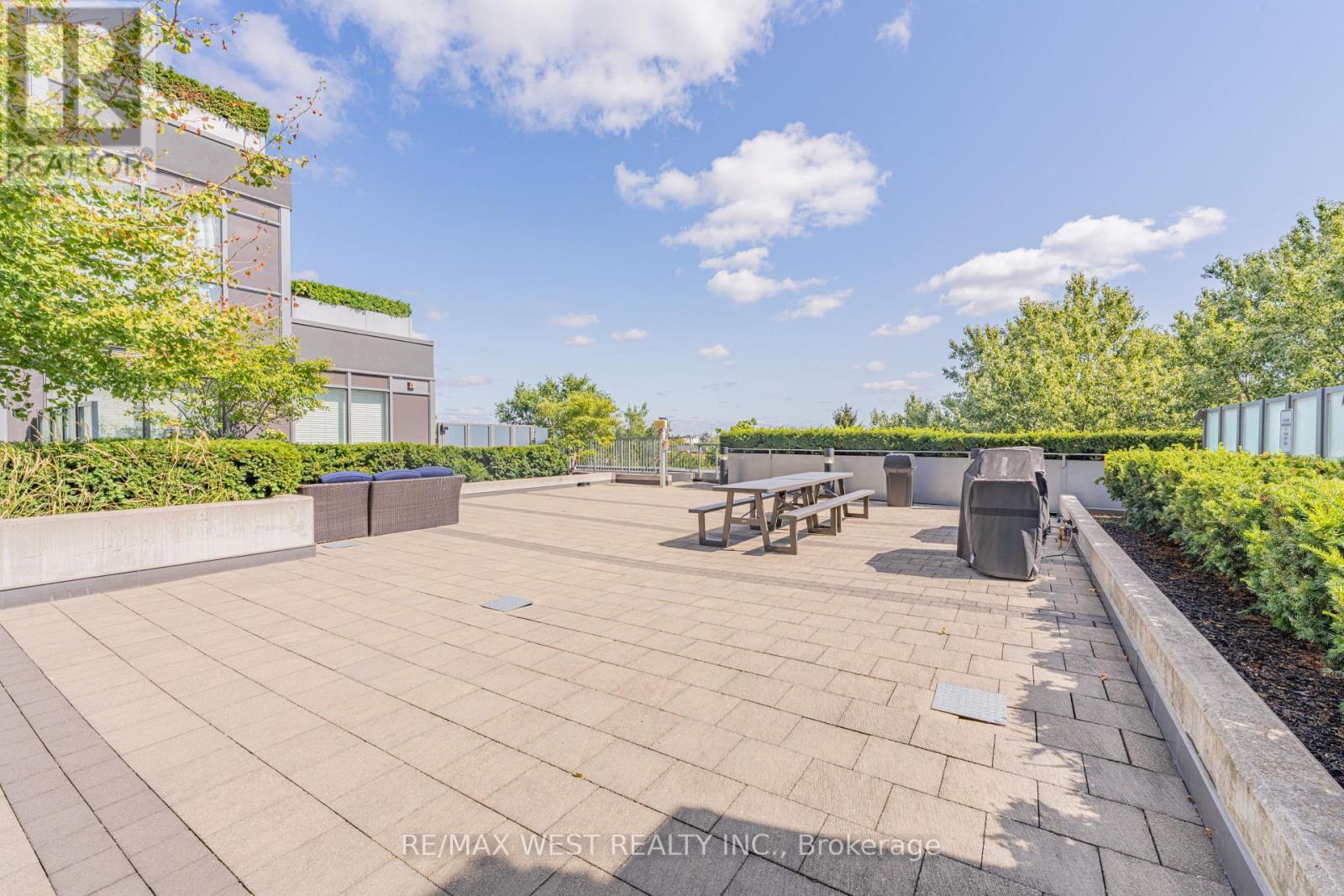 627 - 15 James Finlay Way, Toronto, ON - Outdoor