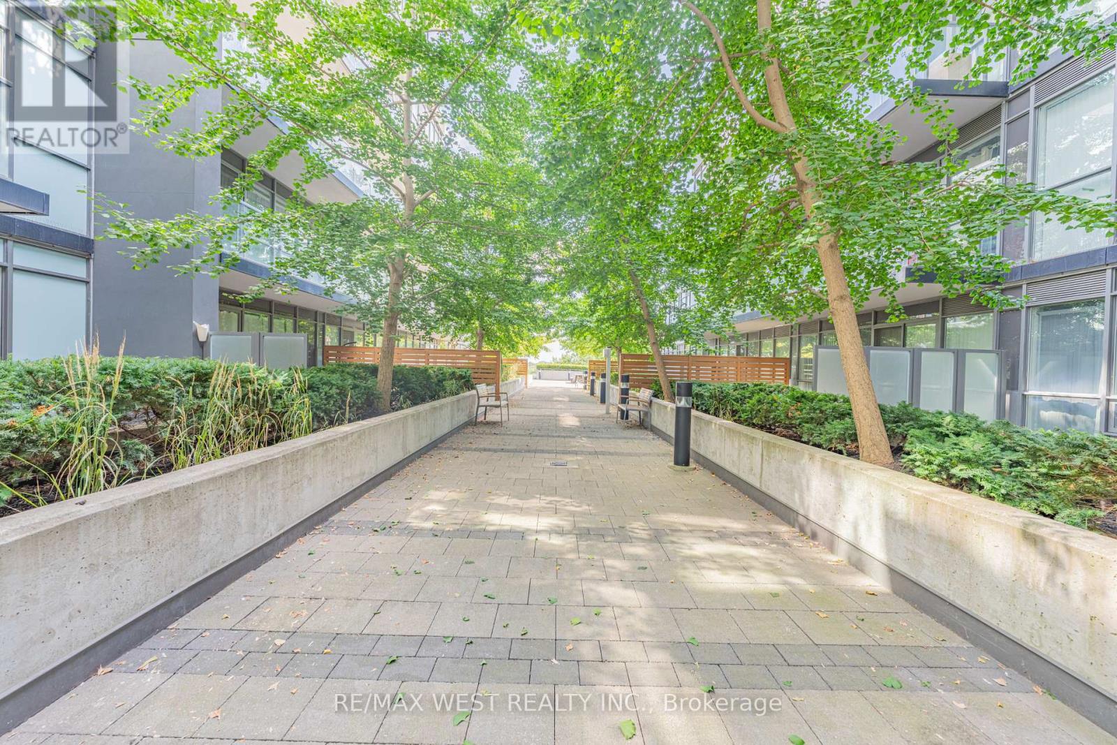 627 - 15 James Finlay Way, Toronto, ON - Outdoor