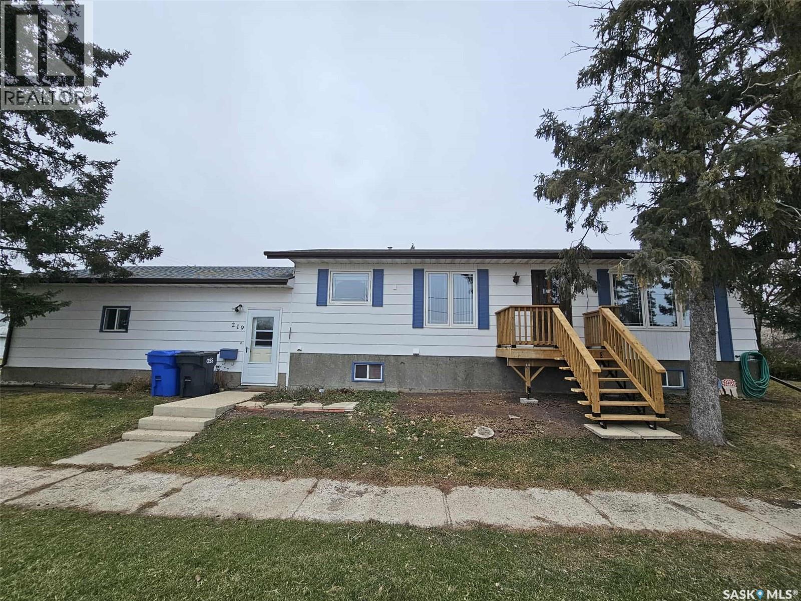 219 Carl Avenue E, Langenburg, SK - Outdoor