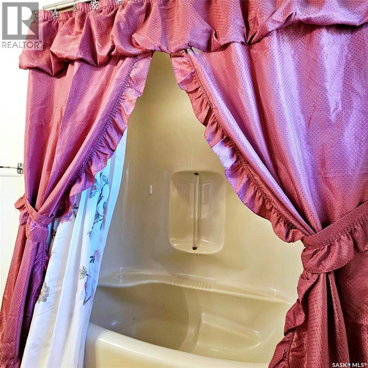 219 Carl Avenue E, Langenburg, SK - Indoor Photo Showing Bathroom