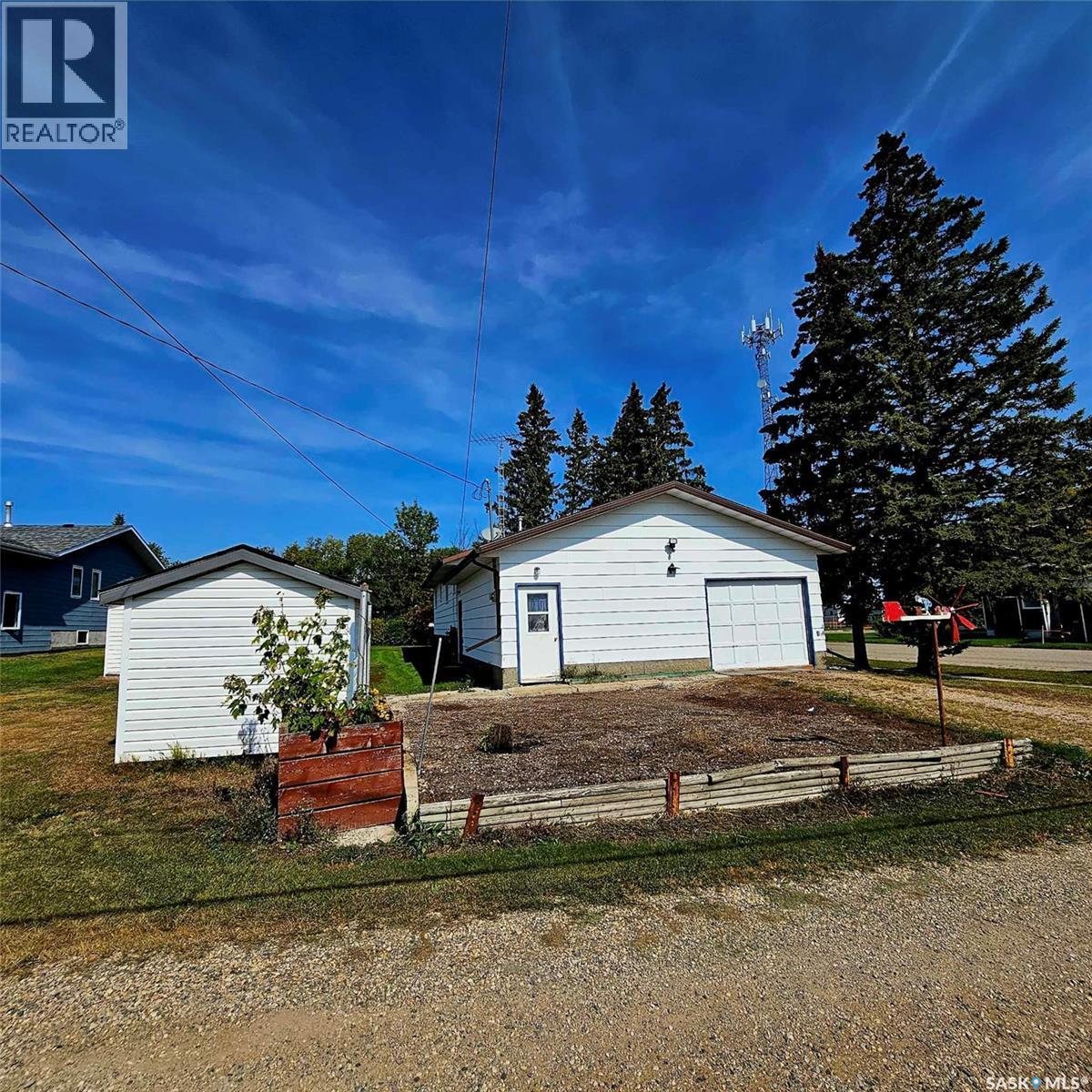 219 Carl Avenue E, Langenburg, SK - Outdoor