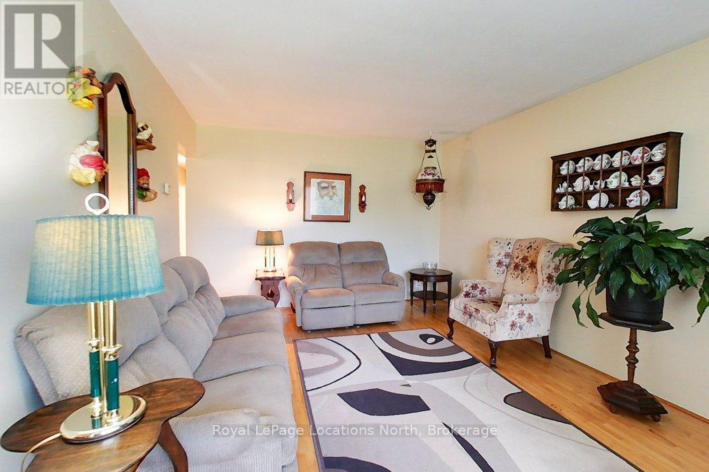 151 Gardiner Street, Meaford, ON - Indoor Photo Showing Living Room