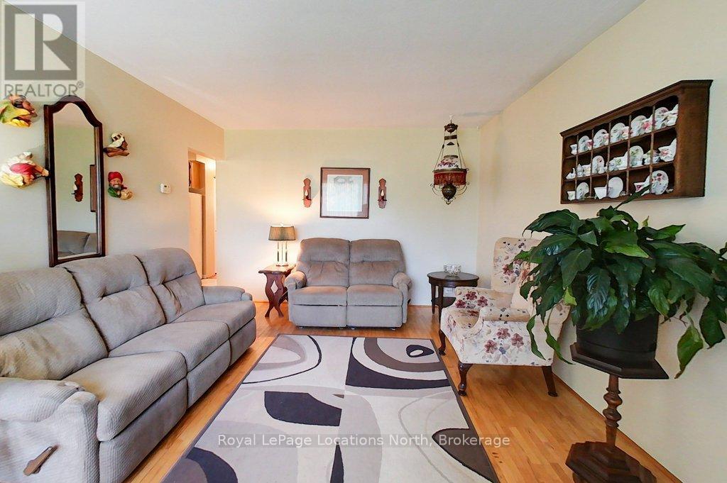 151 Gardiner Street, Meaford, ON - Indoor Photo Showing Living Room