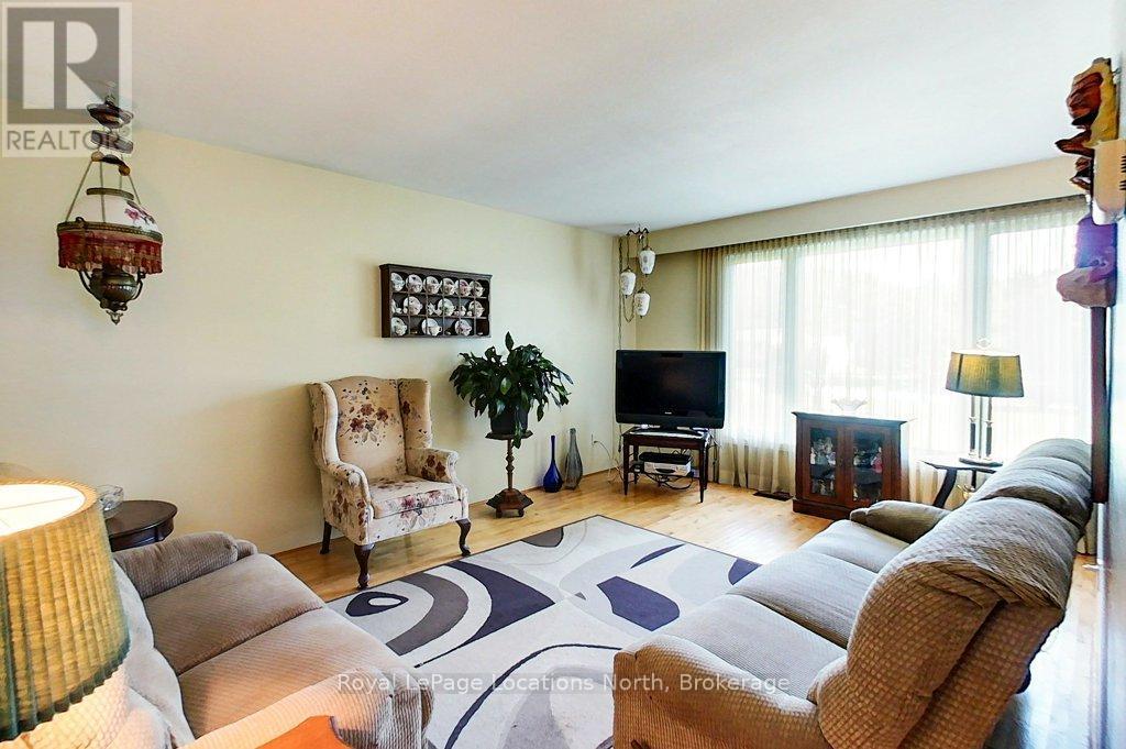 151 Gardiner Street, Meaford, ON - Indoor Photo Showing Living Room