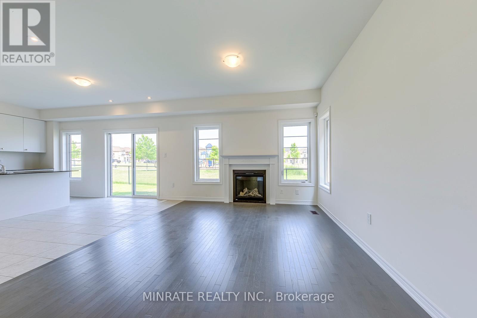 3139 Goodyear Road, Burlington, ON - Indoor Photo Showing Living Room With Fireplace