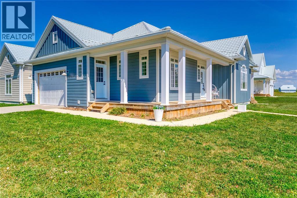 7604 Thomas Street, Plympton-Wyoming, ON - Outdoor With Deck Patio Veranda