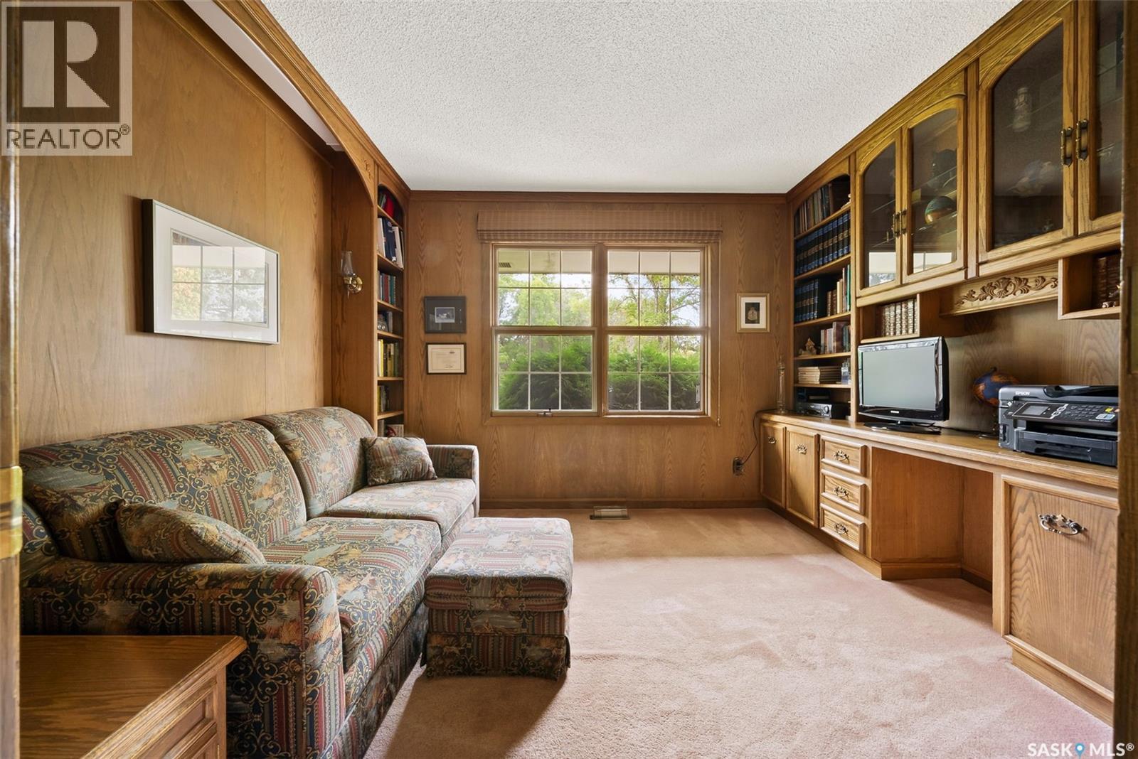 70 Lowry Place, Regina, SK - Indoor Photo Showing Living Room