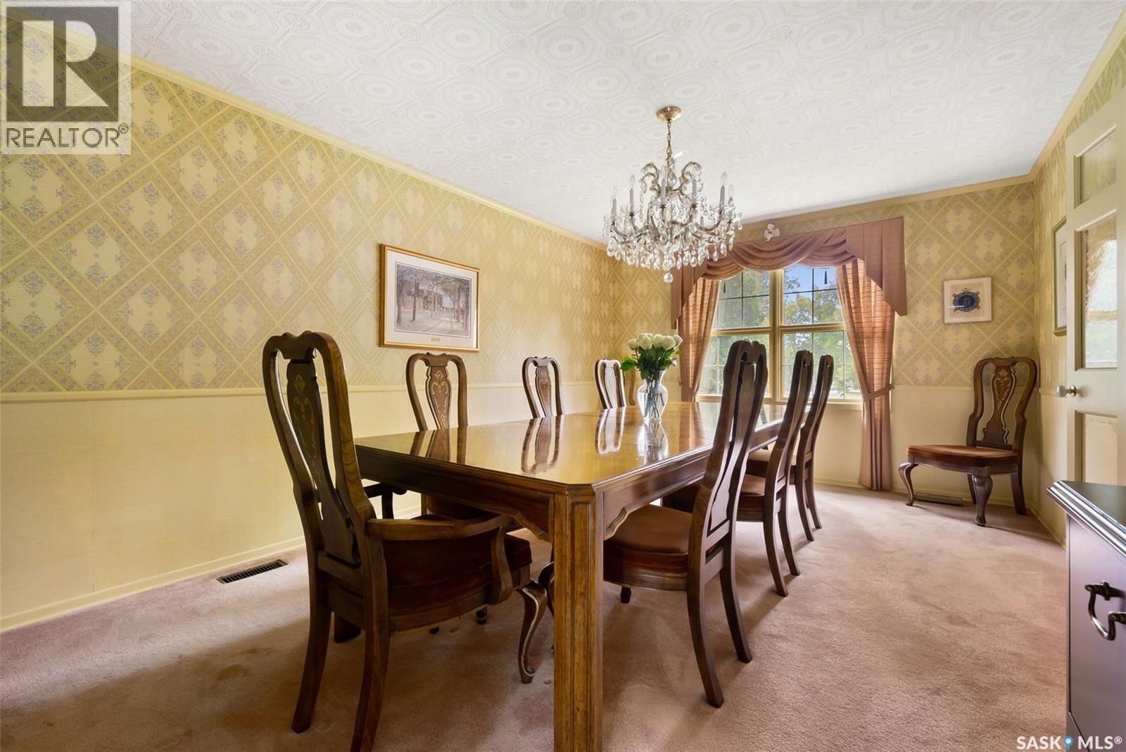 70 Lowry Place, Regina, SK - Indoor Photo Showing Dining Room
