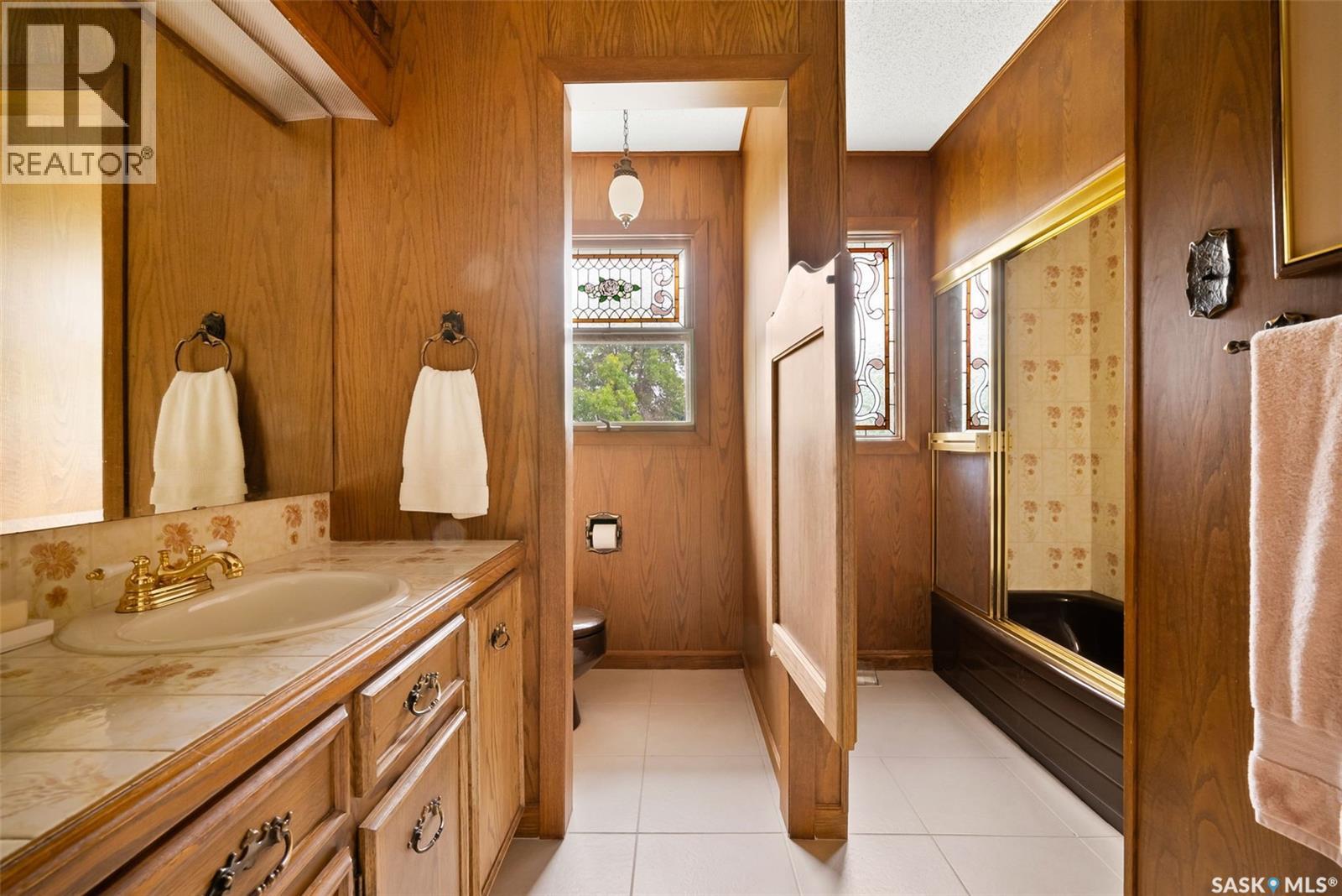 70 Lowry Place, Regina, SK - Indoor Photo Showing Bathroom