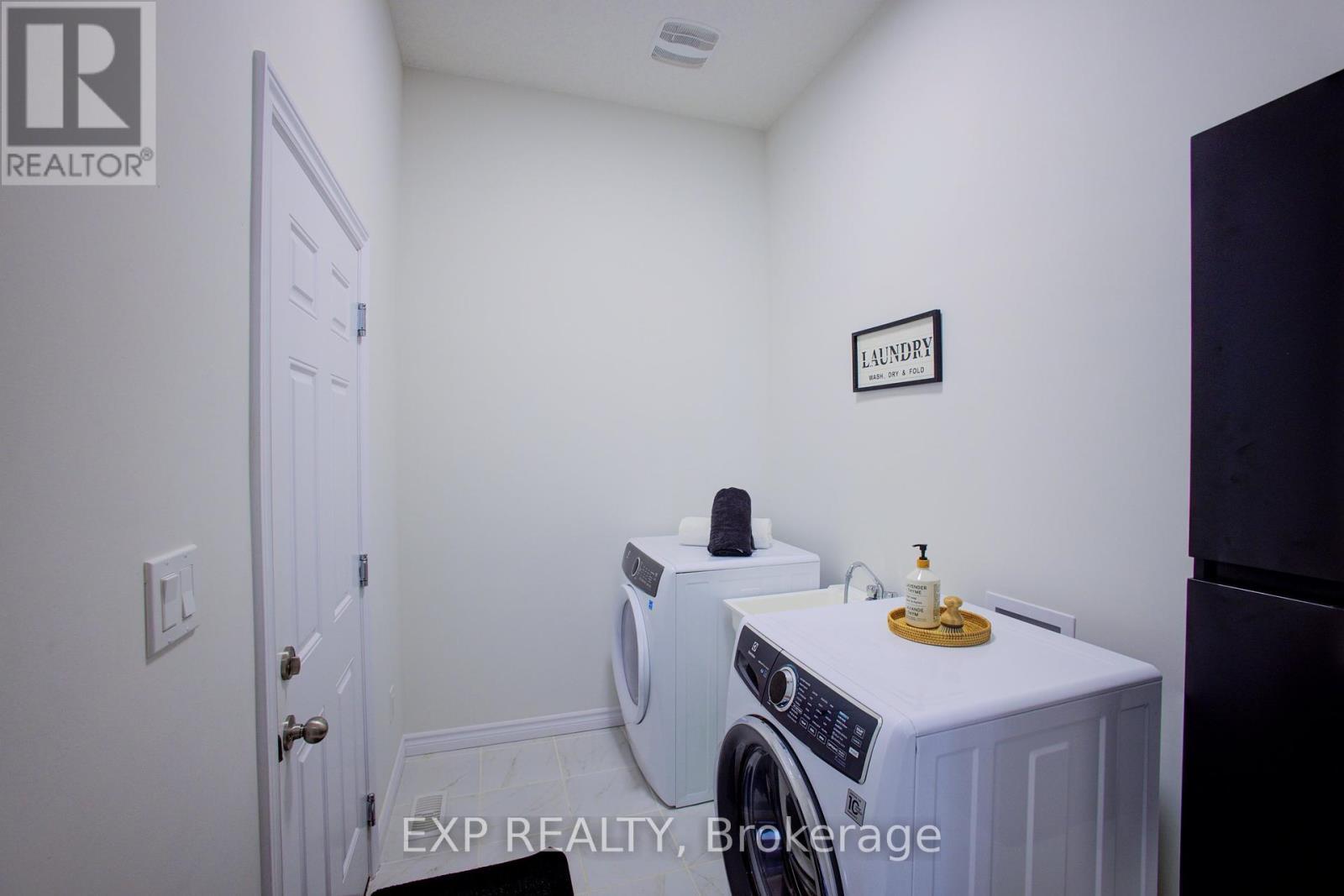 115 Maple Street, Mapleton, ON - Indoor Photo Showing Laundry Room