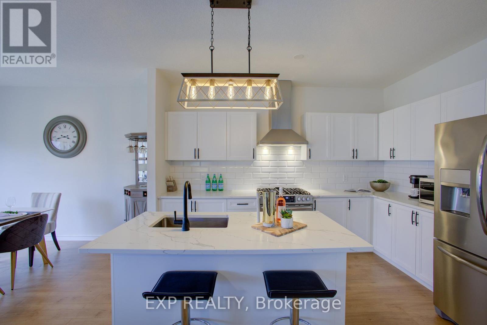115 Maple Street, Mapleton, ON - Indoor Photo Showing Kitchen With Upgraded Kitchen