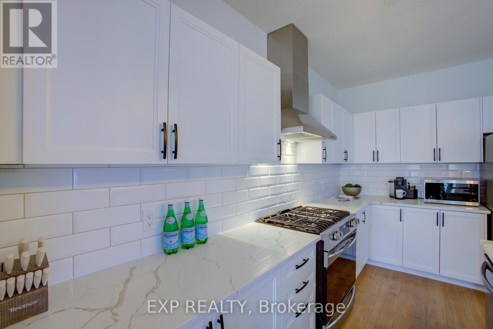 115 Maple Street, Mapleton, ON - Indoor Photo Showing Kitchen With Upgraded Kitchen