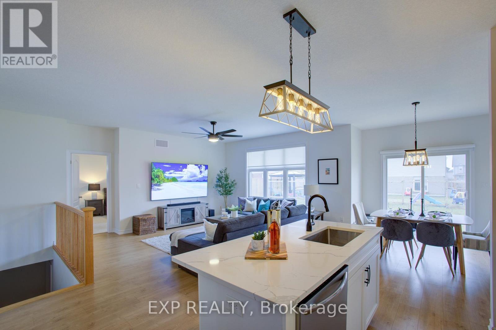 115 Maple Street, Mapleton, ON - Indoor