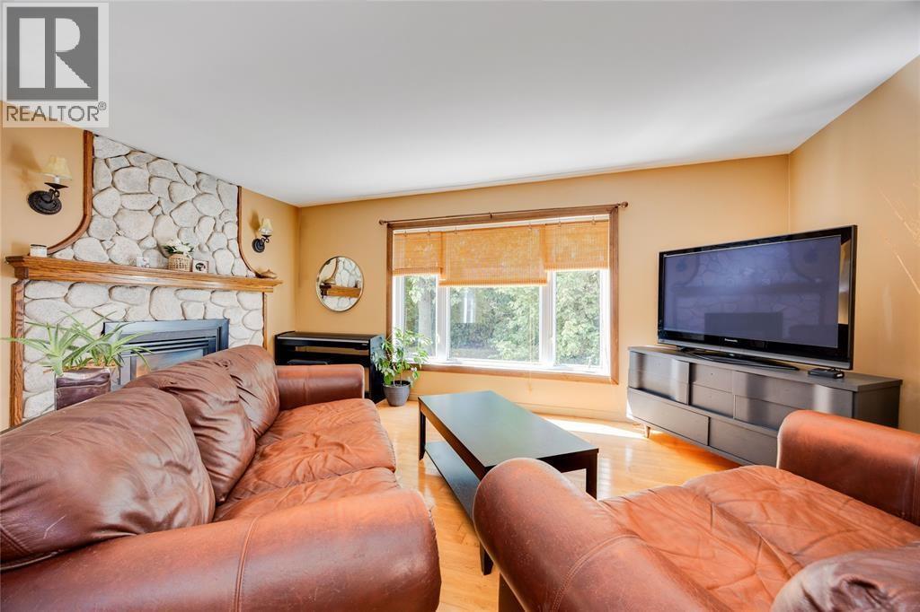 5459 Confederation Line, Plympton-Wyoming, ON