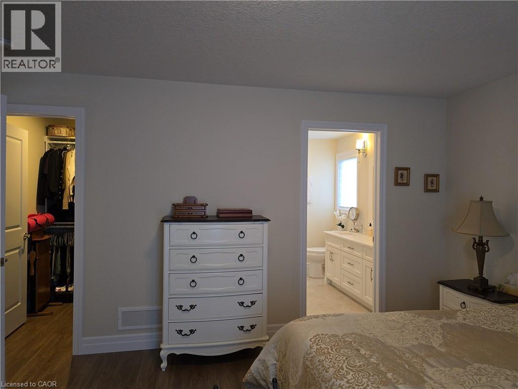 1095 Kincaid Street, Listowel, ON - Indoor Photo Showing Bedroom